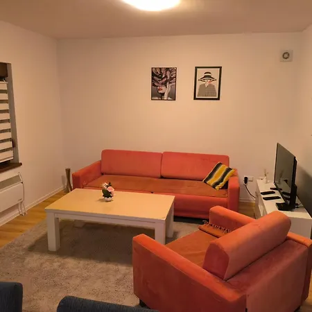 Dzeni Apartman *